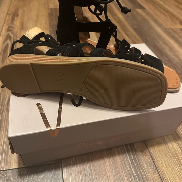 Crown Vintage - Picture 2 of 4